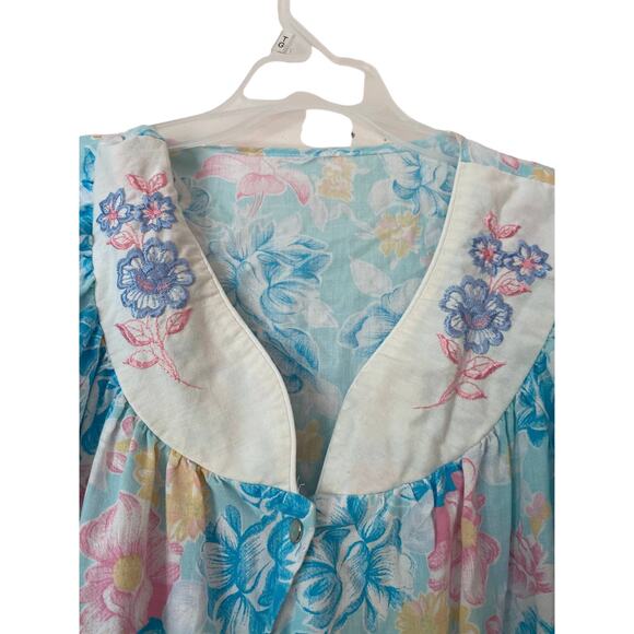 vintage button down housecoat blue floral - Picture 3 of 5
